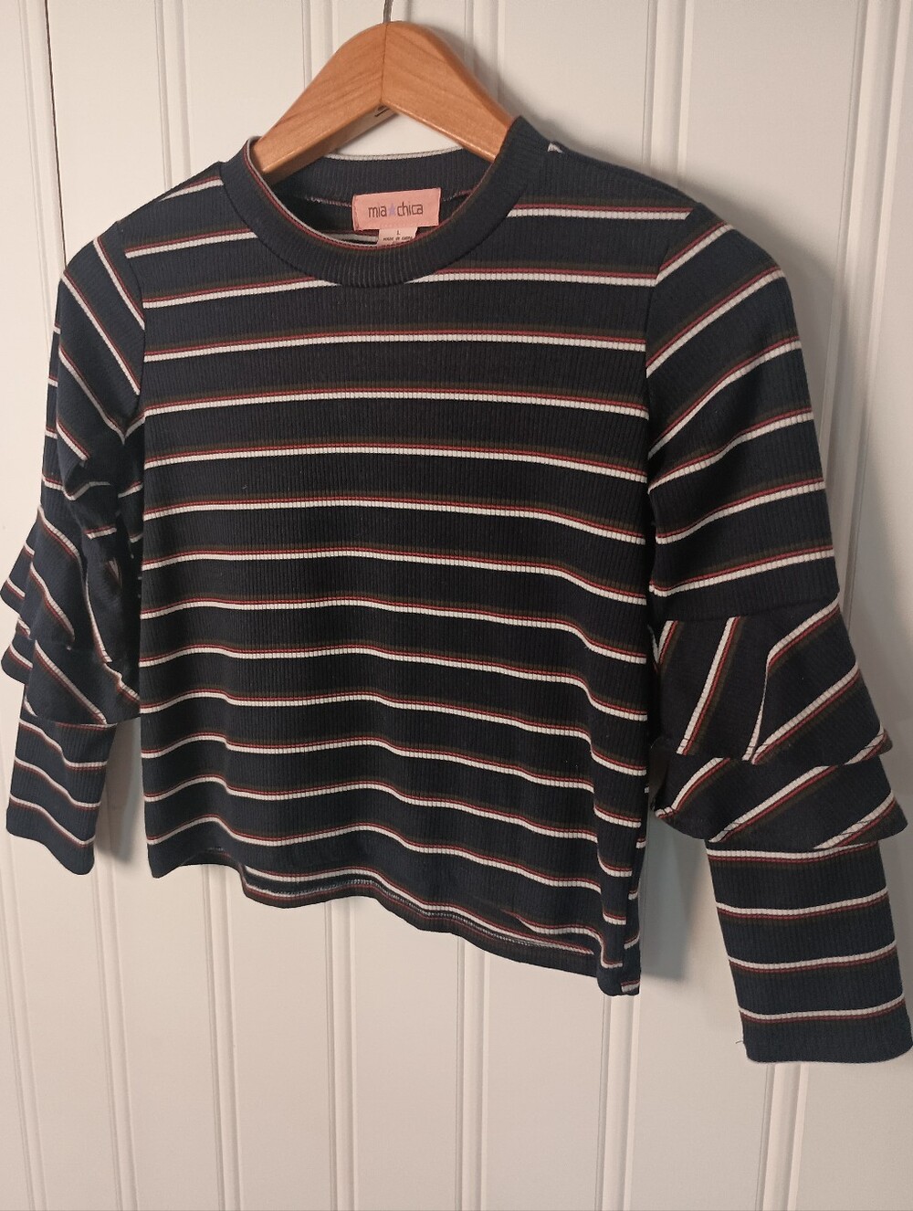 Mia Chica- Cropped-ish Navy Ribbed Top with Ruffled Sleeves- Size M